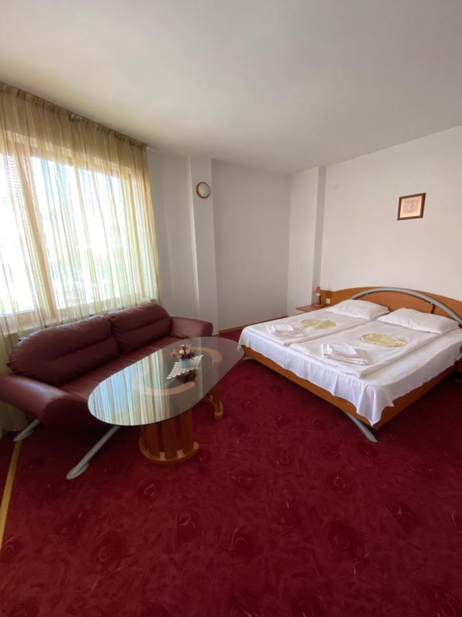 Family Hotel The Golden Fish Sozopol Exterior photo