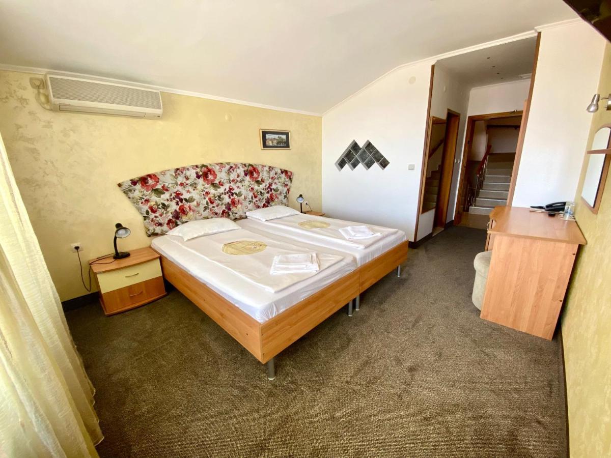 Family Hotel The Golden Fish Sozopol Exterior photo