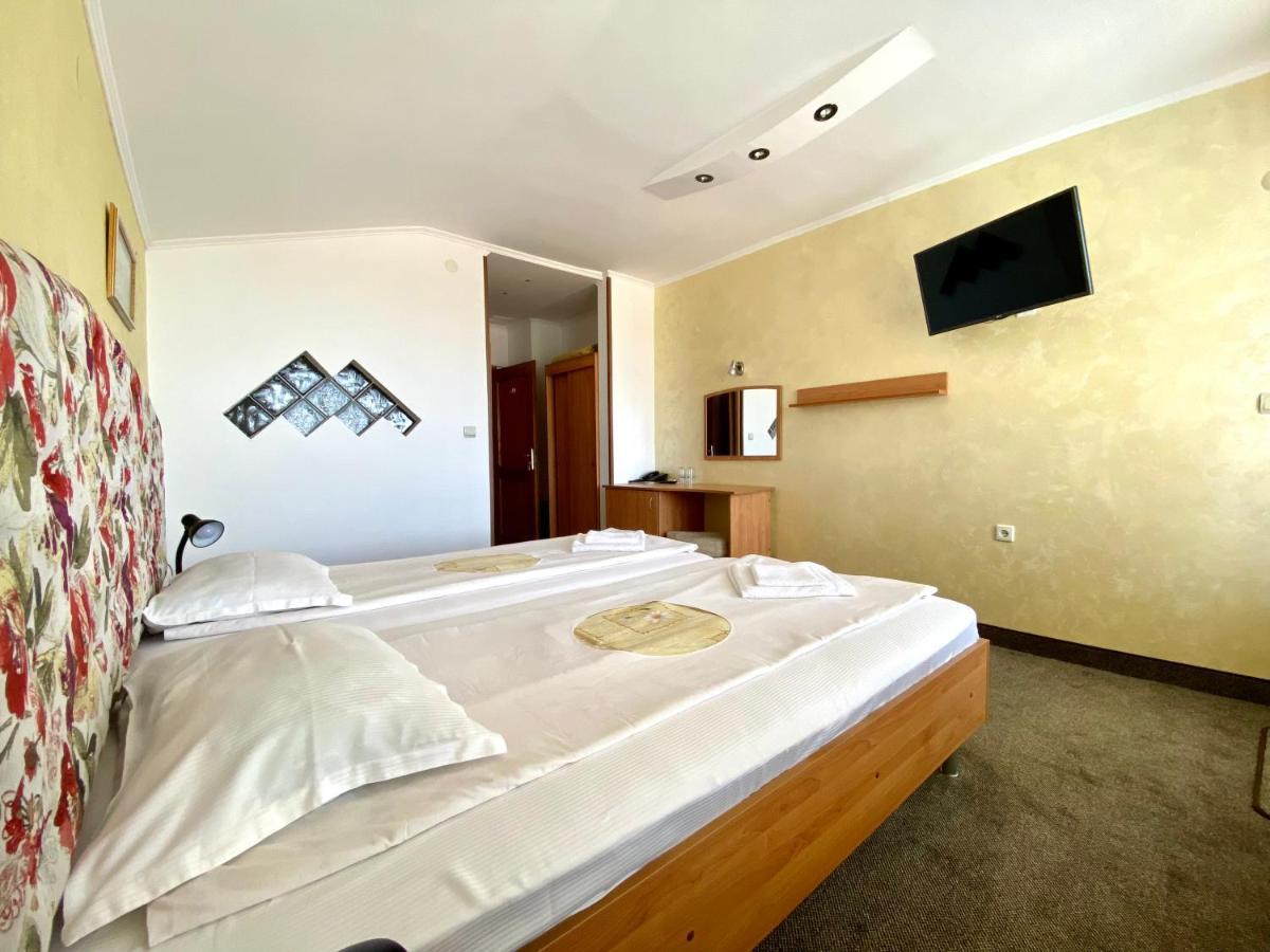 Family Hotel The Golden Fish Sozopol Exterior photo