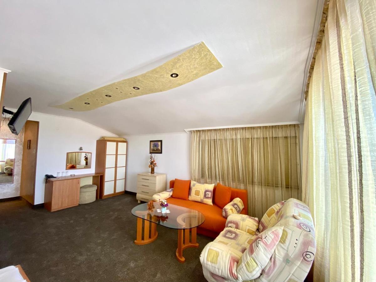 Family Hotel The Golden Fish Sozopol Exterior photo