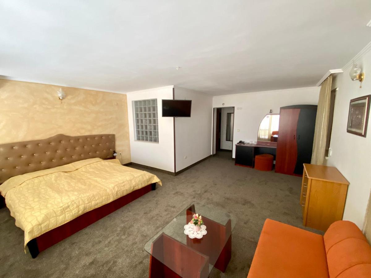 Family Hotel The Golden Fish Sozopol Exterior photo